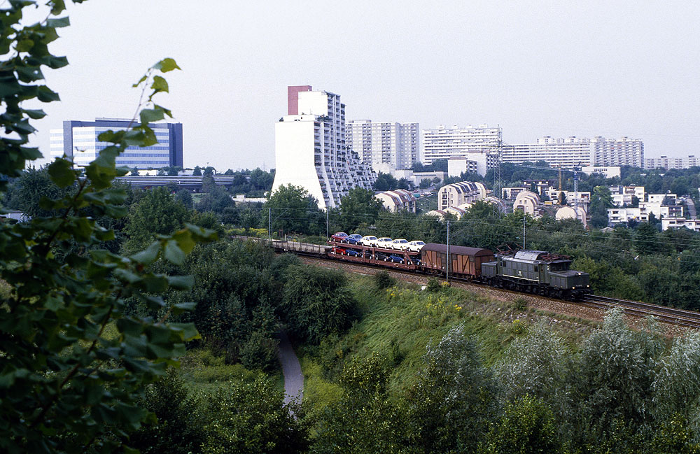 https://www.eisenbahnfotograf.de/datei/August 1986/1550117 DB 194183 Stuttgart Muenster 20.8.1986.jpg